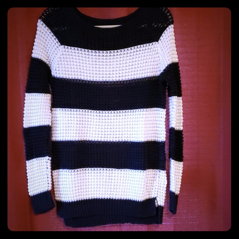 Blue and white jeggings sweater